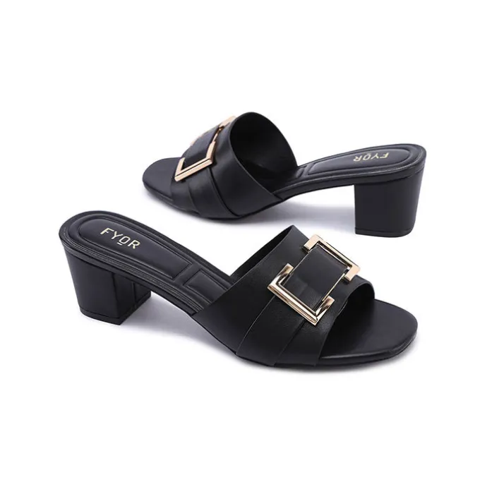 Chic Buckle Mule BB 68