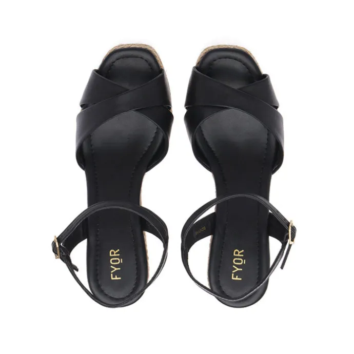 Chic Holiday Wedge BDV 116