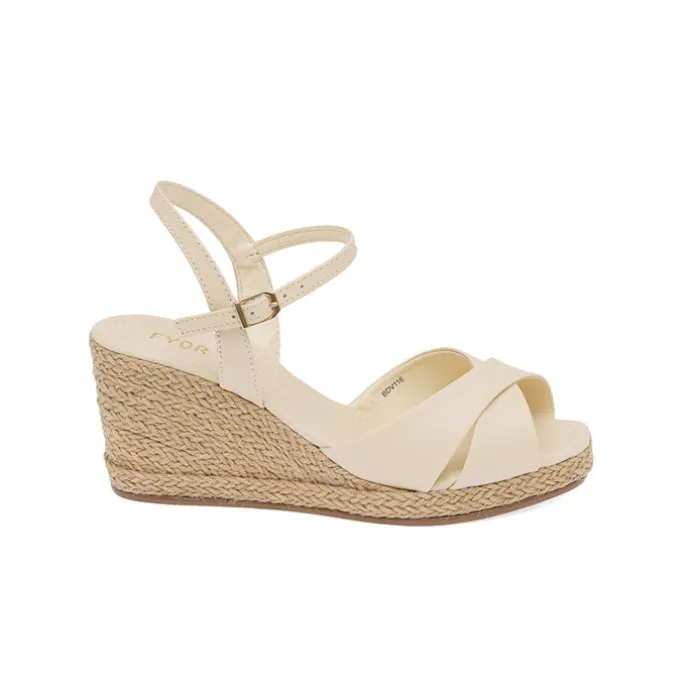Chic Holiday Wedge BDV 116