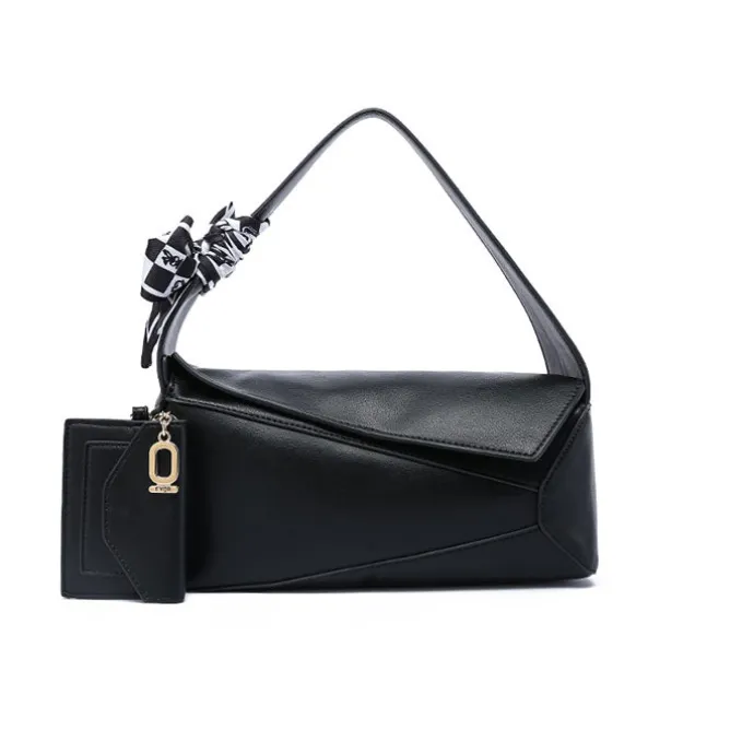 Timeless Chic Compact bag BD 145